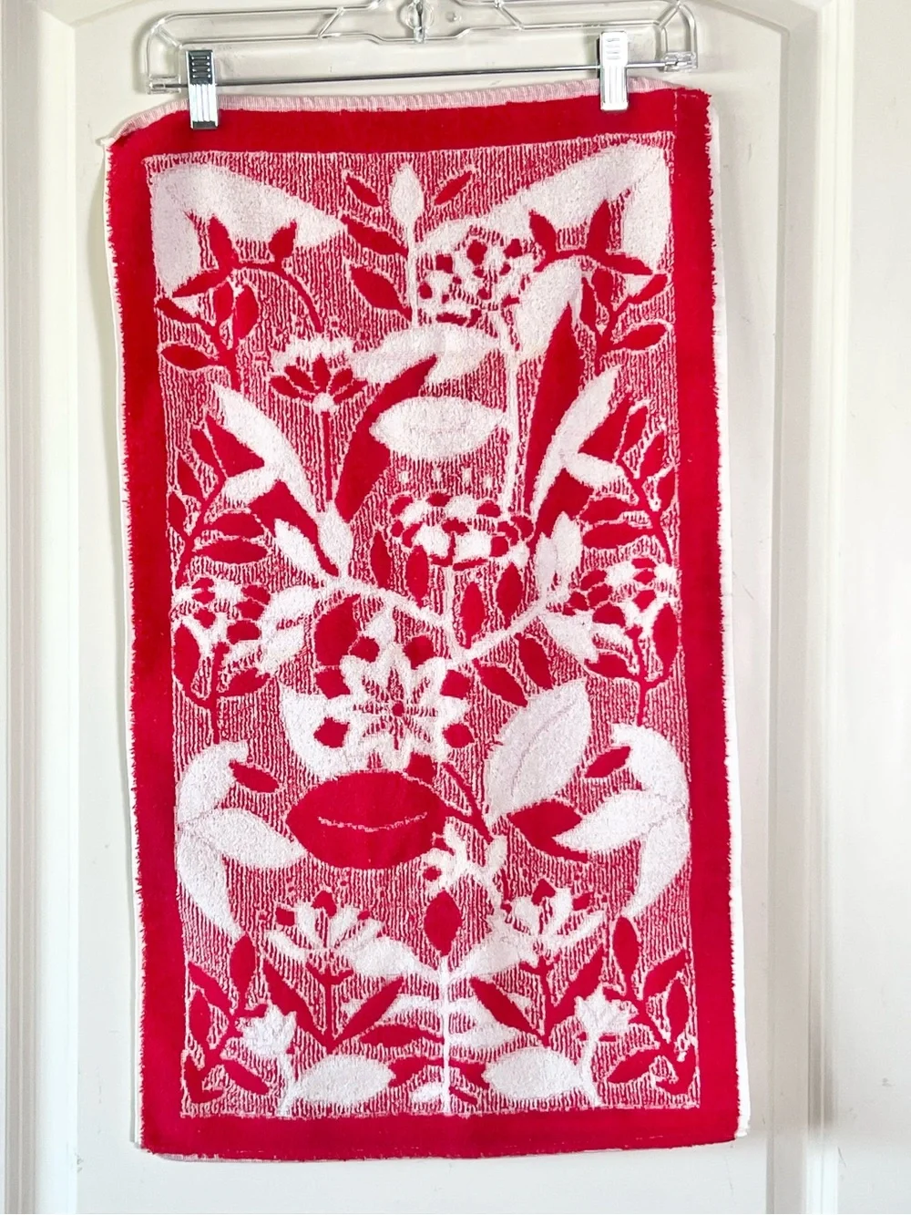 VTG 70s Mid Century Red White Floral Botanical Terry Cotton Reverse Hand Towel